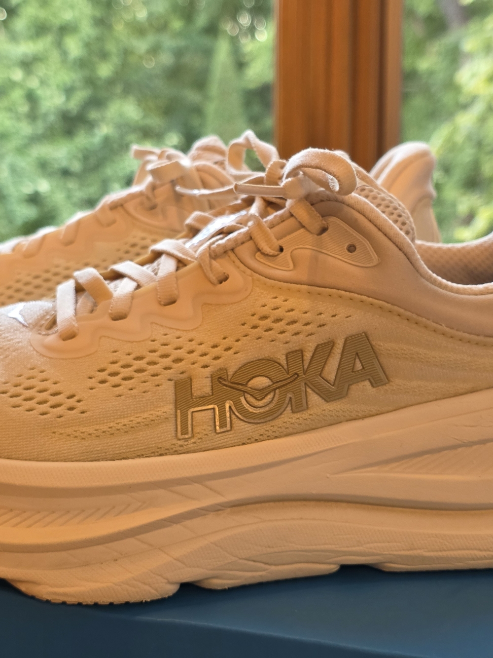 The HOKA Bondi 9 in Vanilla/Birch In Women's Size 10B